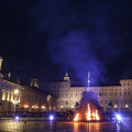 L'accensione del Farò in piazza Castello durante la vigilia di San Giovanni