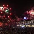 I fuochi d'artificio sul Po hanno chiuso la festa di San Giovanni davanti a quasi 40mila persone riunite in piazza Vittorio Veneto.