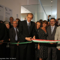Il neo Sindaco Fassino taglia il nastro inaugurale