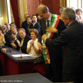 Chiamparino sistema la Fascia Tricolore a Fassino