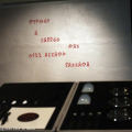 Eduardo Kac, Cypher - Installazione: Kit transgenico, DNA sintetico, capsule di Petri, agar-agar, sostanze nutritive, pipette, test tubes, opuscolo