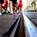 Le scarpe tricolore su via Po