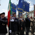 Le associazioni d\'arma durante la cerimonia dell\'alzabandiera