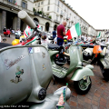 Il raduno delle Vespa in piazza Vittorio Veneto