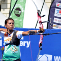 L\'atleta indiana scocca il tiro