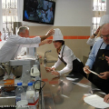 I giornalisti si preparano alla lezione di dolce