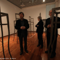 Danilo Eccher, Fiorenzo Alfieri e Giovanna Cattaneo Incisa all\'interno dell\'opera di Giuseppe Gallo, Eroi, 2006
