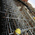 Ponteggio per la costruzione della passarella