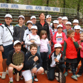 Flavia Pennetta posa coi piccoli campioni del Tennis