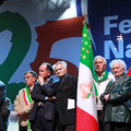 Autorità e partigiani sul palco del 25 aprile