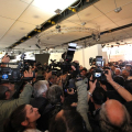 La ressa di fotografi e cameraman all\'inaugurazione del Salone