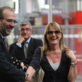 L\'Assessore Maurizio Braccialarghe e la fotografa Fiorenza Stefani
