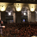Battiato canta in una piazza San Carlo gremita di gente