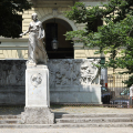 Il monumento dedicato ad Edmondo De Amicis