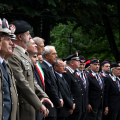 Le autorità durante la deposizione di una corona di alloro al monumento nazionale al Carabiniere