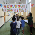 I bambini delle seconde portano il benvenuto alle prime