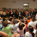 Lo spettacolo di benvenuto dei bimbi dell\'istituto comprensivo di via Montevideo
