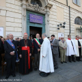 Le autorità davanti davanti la chiesa di San Lorenzo