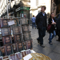 In via Garibaldi in vendita prodotti a tema