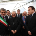 Le autorità in attesa della visita