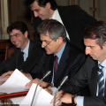 Il momento delle firme