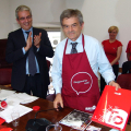 Sergio Chiamparino indossa il grembiule di objecTO