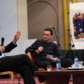 Sergio Chiamparino risponde alle domande durante l\'incontro dell\'Università del Dialogo