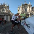 Il riscaldamento degli atleti della Vertical City Race