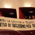 La protesta sui palchi del regio