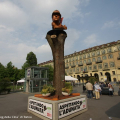 Il Totem degli Alpini in piazza Carlo Felice