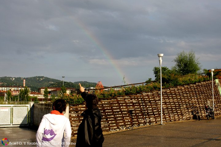 E qualcuno disse guarda verso il Parco, c'è l'arcobaleno