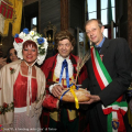 Piero Fassino con Gianduja e Giacometta