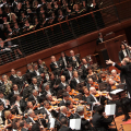 Il Maestro, l\'orchestra e il coro