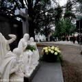 Un momento del corteo all\'interno del Cimitero Monumentale