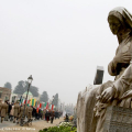 Un momento del corteo all\'interno del Cimitero Monumentale