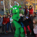I bambini abbracciano il Toret