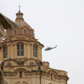 Gli elicotteri della polizia sorvolano il cielo di Torino