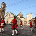 Il corteo sfila davanti al Duomo
