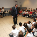 Francesco Profumo con i bimbi dell\'istituto comprensivo di via Montevideo