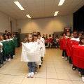 Lo spettacolo di benvenuto dei bimbi dell\'istituto comprensivo di via Montevideo