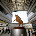 Il toro all\'ingresso del campus