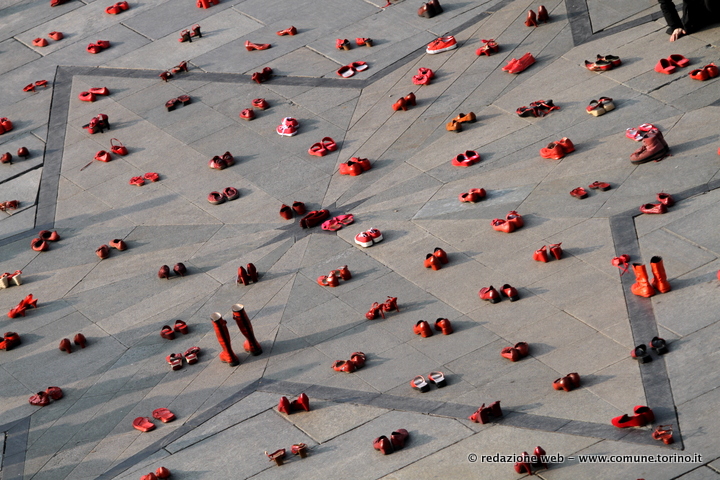 Zapatos Rojos. Scarpe rosse contro la violenza