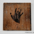 Senza titolo, 1978 - impronta di mano bruciata su legno