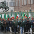Le associazioni d\'arma entrano in piazza Castello