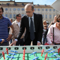 Il Sindaco gioca a calciobalilla