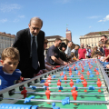 Il Sindaco gioca a calciobalilla