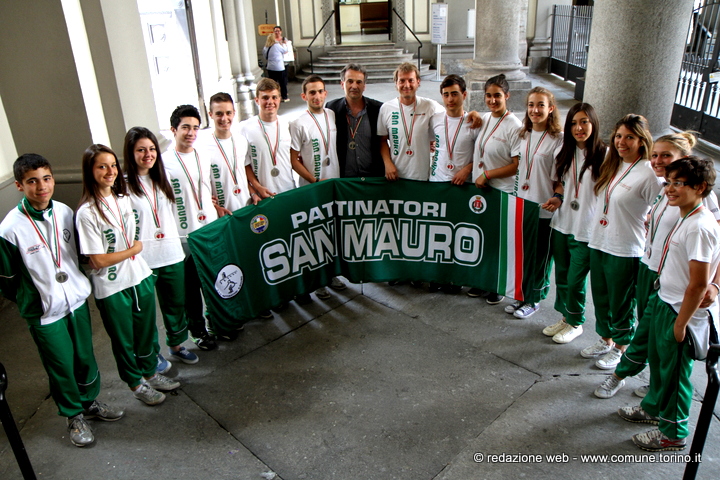 La Città premia i pattinatori della ASD Pattinatori San Mauro Campioni d'Italia 2013 di pattinaggio a rotelle su pista
