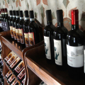 La vetrina dei vini torinesi