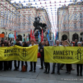 Amnesty International festeggia Aung San Suu Kyi di fronte a Palazzo Civico