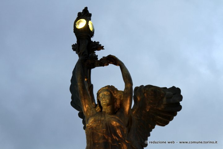Riacceso il Faro della Vittoria